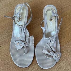 Vintage Chanel champagne thong heeled sandals